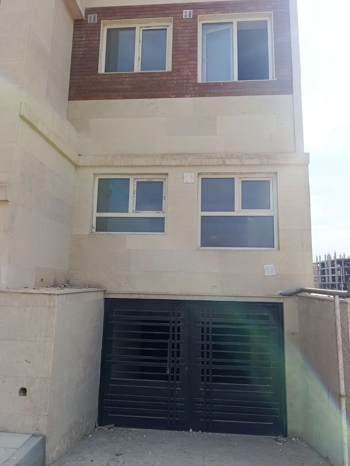 آپارتمان ۹۰متری شهرک دادگستری باغستان شهریار