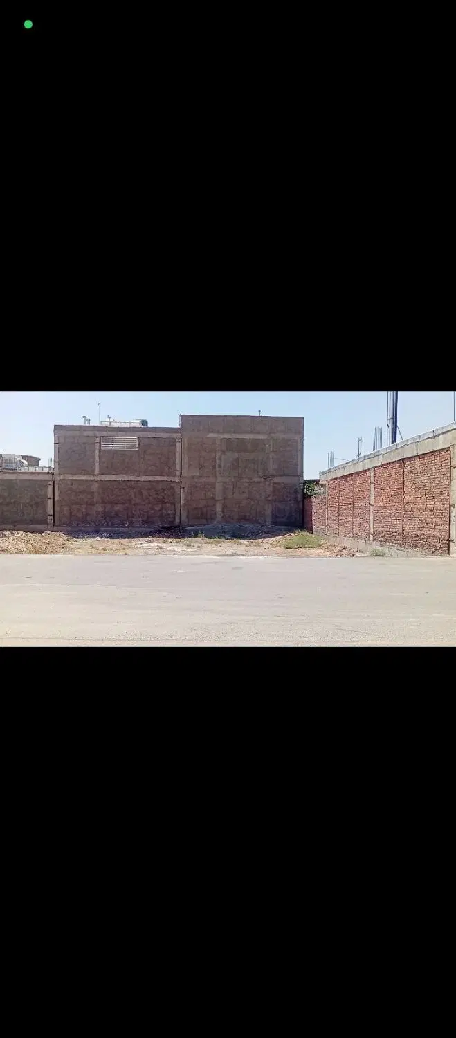 زمین هشت قصبی سرباز روبه روی آبشار معروف به جزیره