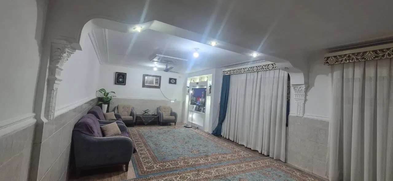 خانه ویلایی ۱۶۰ متری واقع در خیایان جانباز