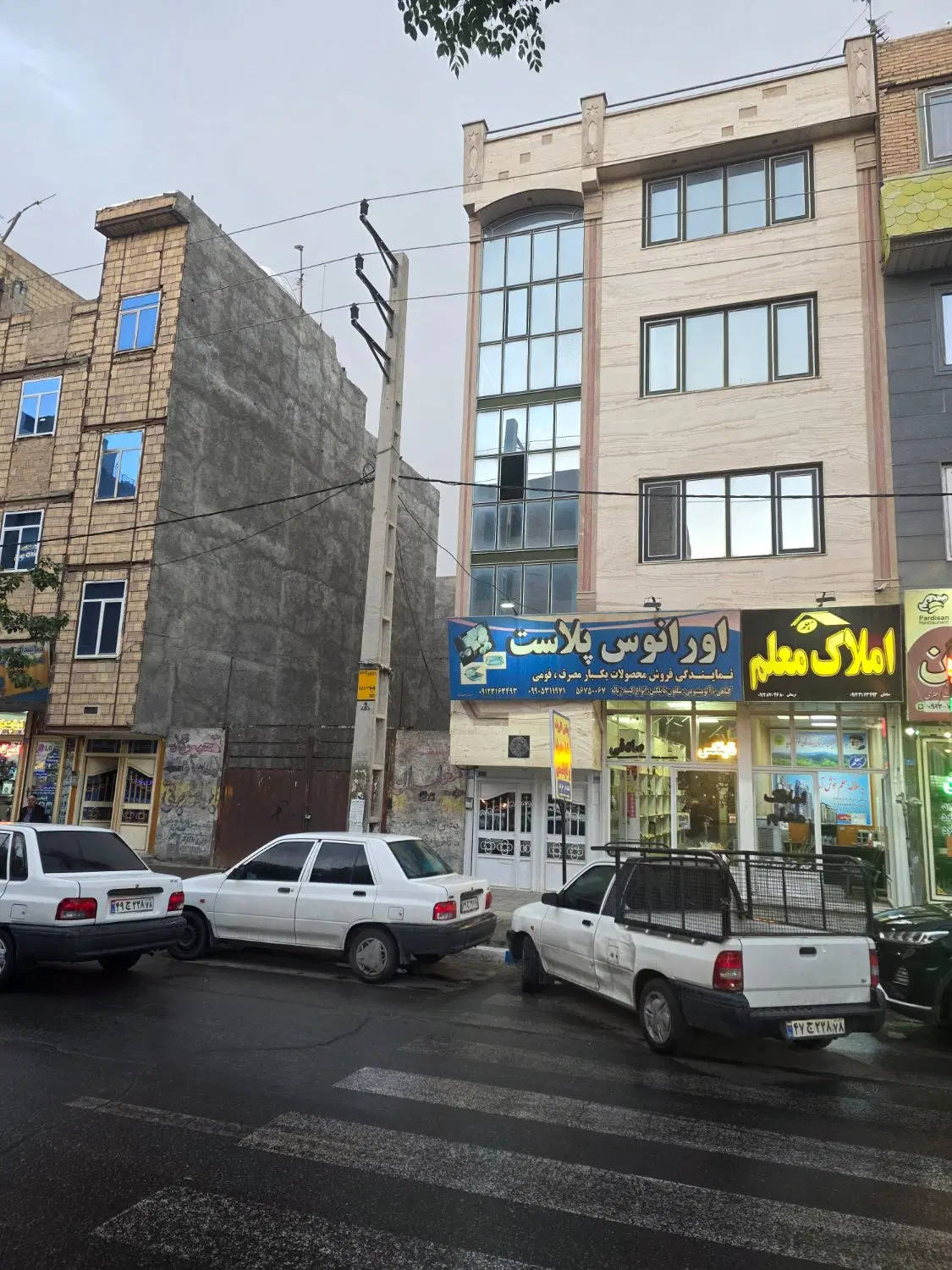 رهن و اجاره ۴ طبقه ساختمان ۲۰۰ متری همراه با مغازه