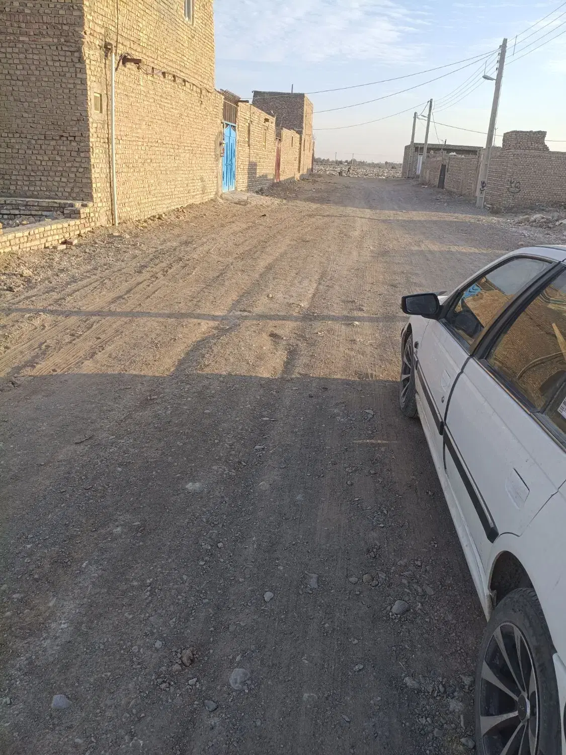 با سلام چند قطعه زمین 200 متری باهنر ۱۳ اخرش