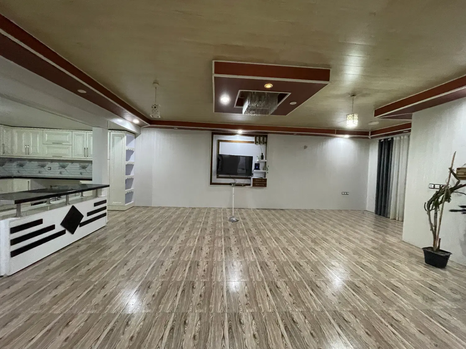 ویلایی 230 متری همکف شیک و زیبا آماده سکونت