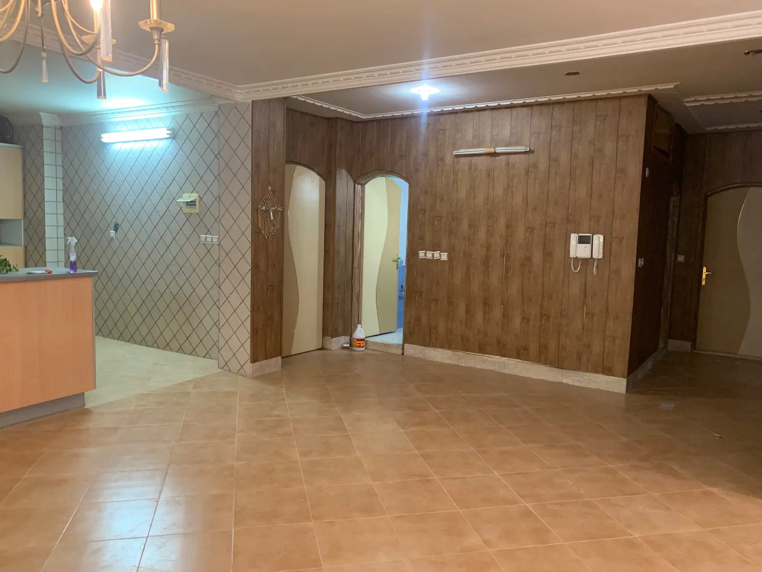 اجاره آپارتمان ۱۴۵ متری همکف با حیاط اختصاصی