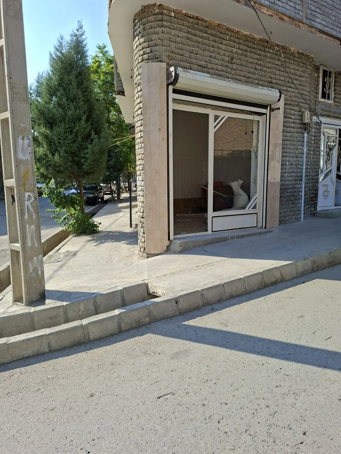 اجاره مغازه نقلی فاصله با خیابان اصلی ۲۰متر