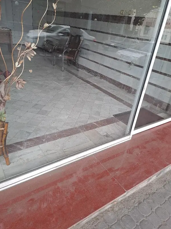 مغازه تجاری بر خیابان امام جهت خرازی و پوشاک