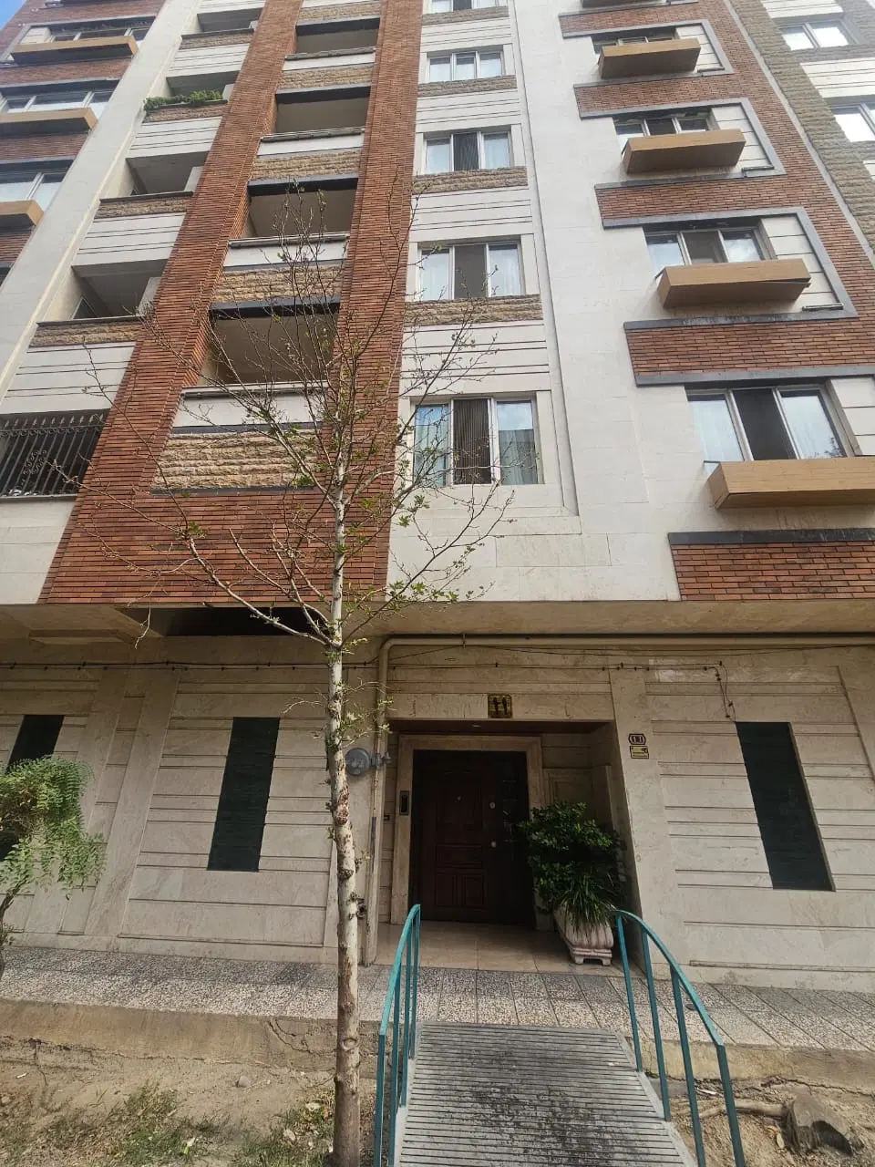 ۱۰۵متر بهترین لوکیشن فول شیک وتمیز