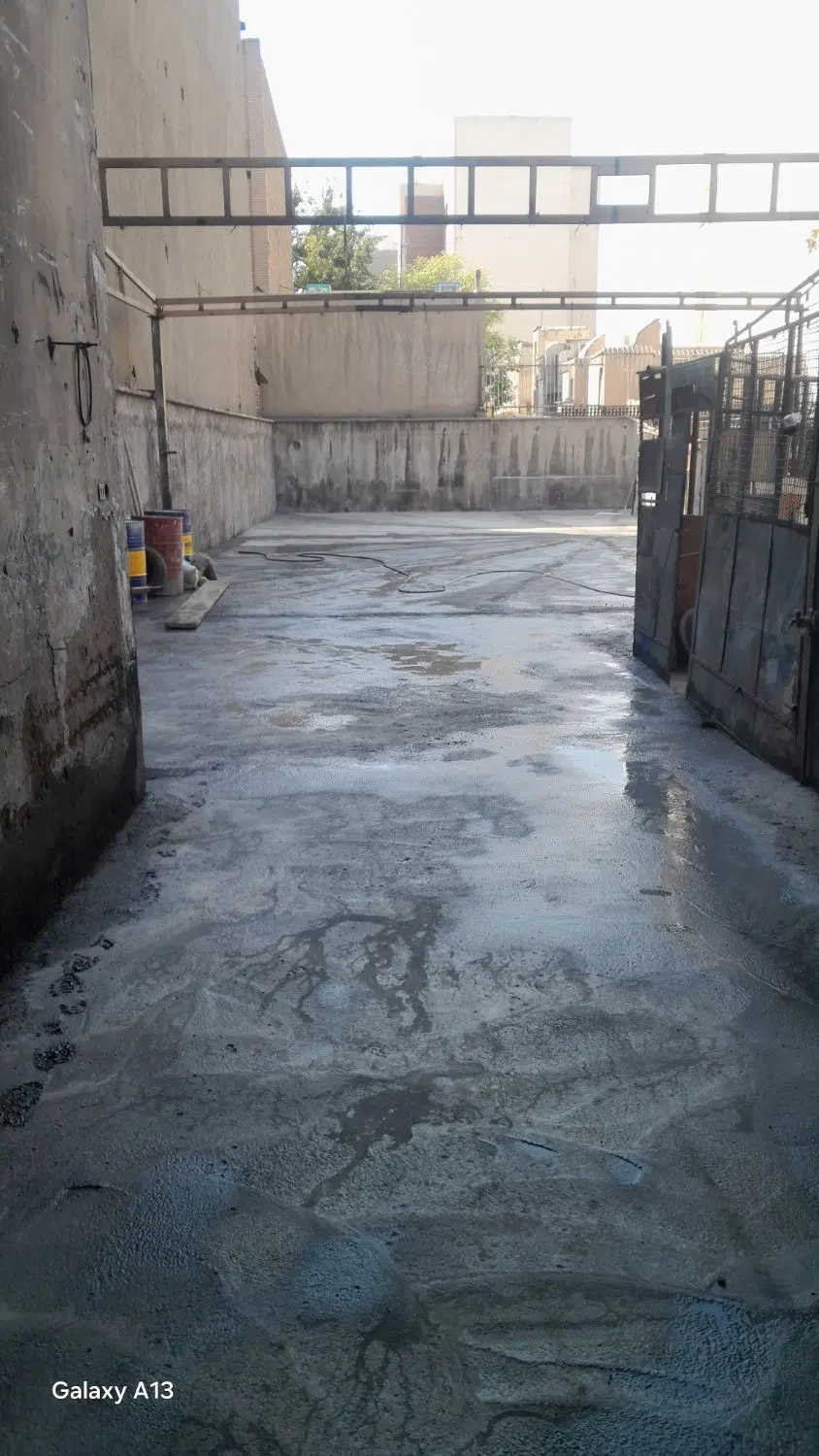 اجاره مغازه با محوطه پشت به مساحت ۲۵۰ متر