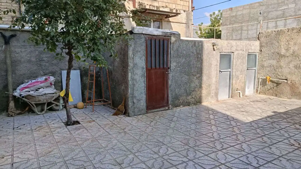 ۱۸۵ متر ویلایی  آماده ساخت طبقه بالا  نورگیر عالی