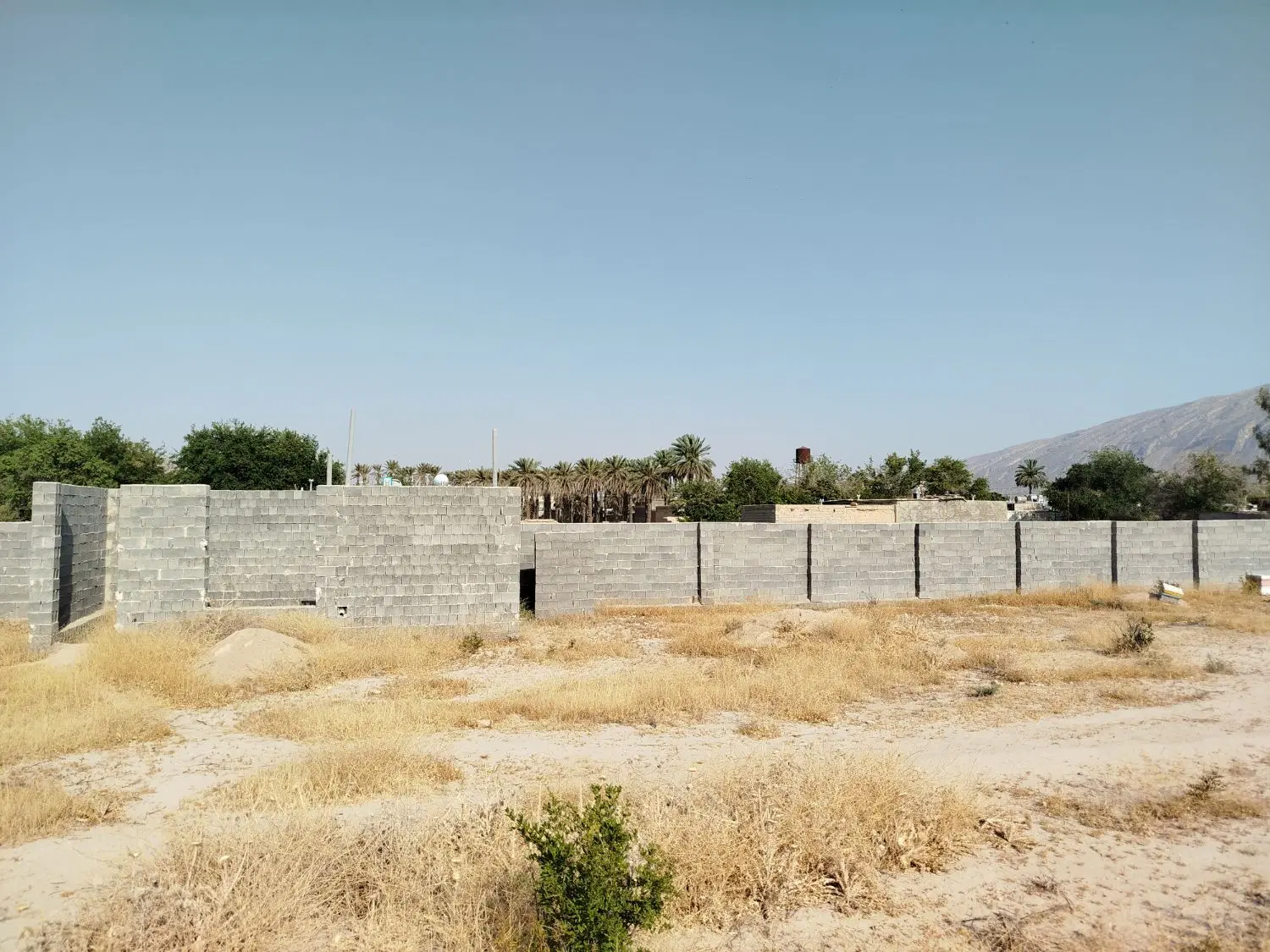 زمین با درب و دیوار و برق و آب و گازتیون