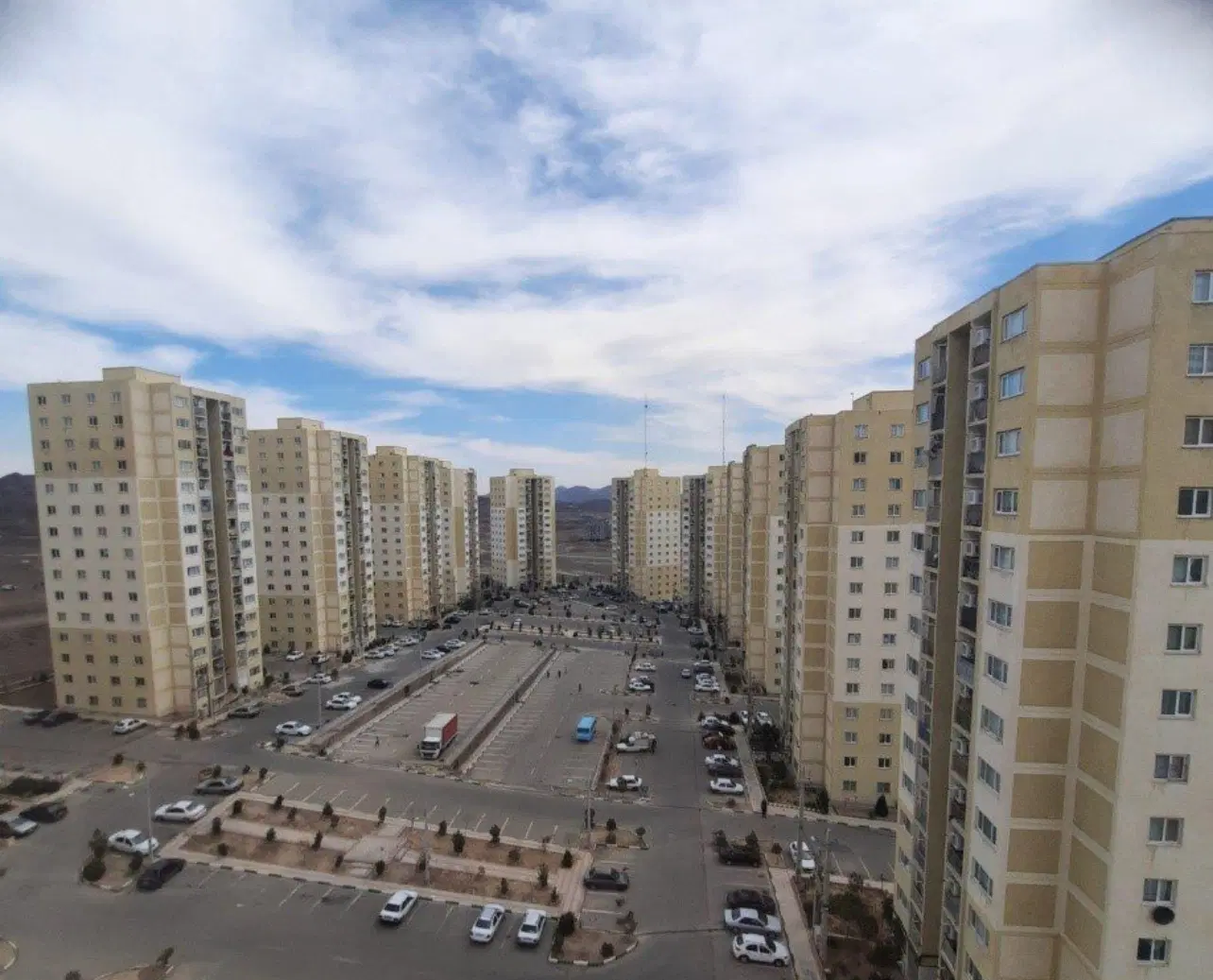 واحد‌ آپارتمان سه خوابه در پرند کوزو۵ طبقه۶