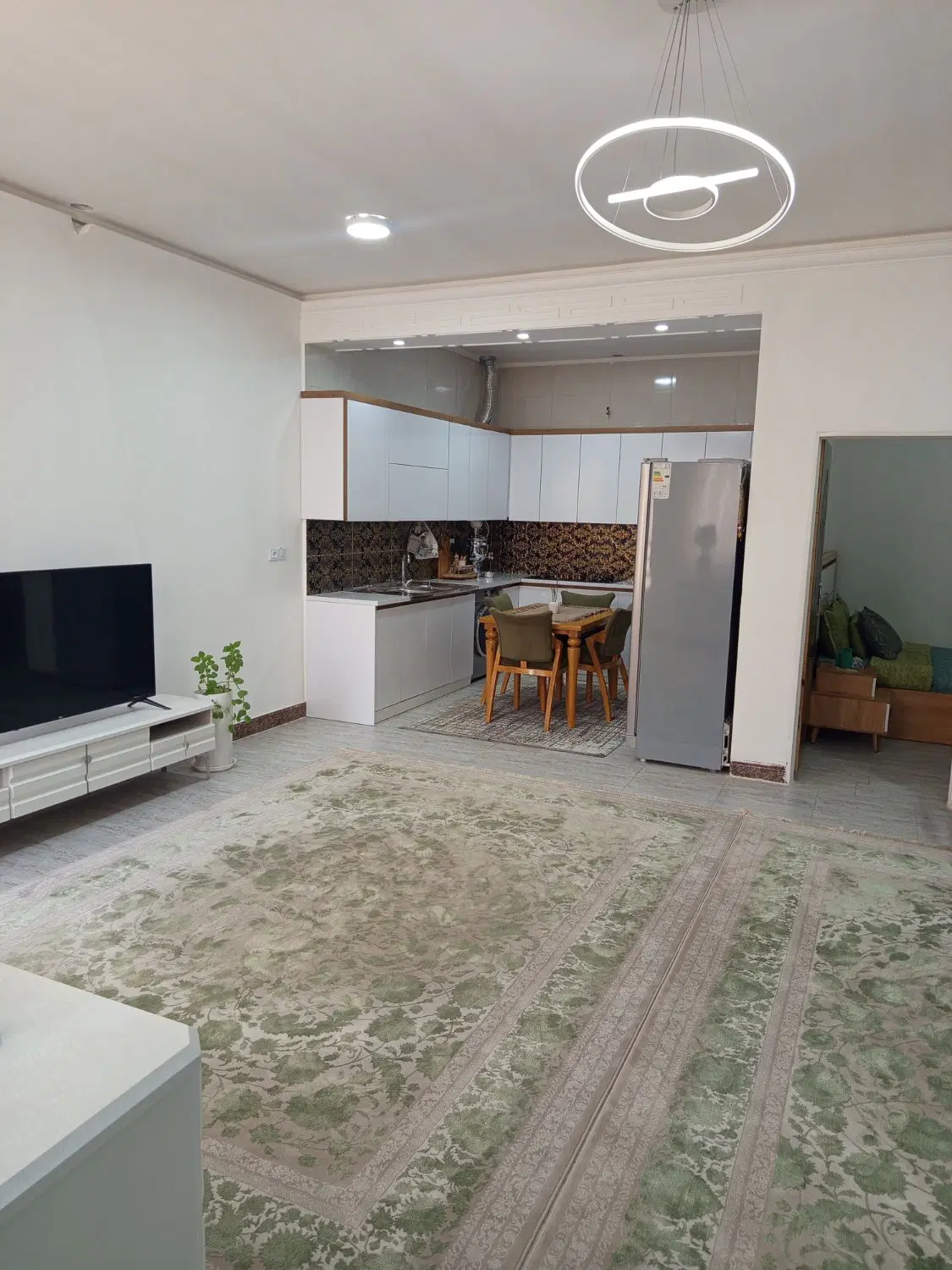 ۱۰۵متر دوخوابه  حیات دار، فول امکانات لاکچری