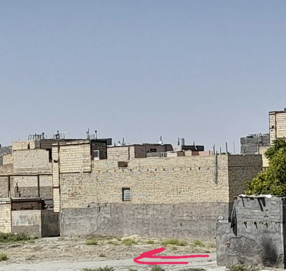 یک قطعه زمین در رسالت زیر فی