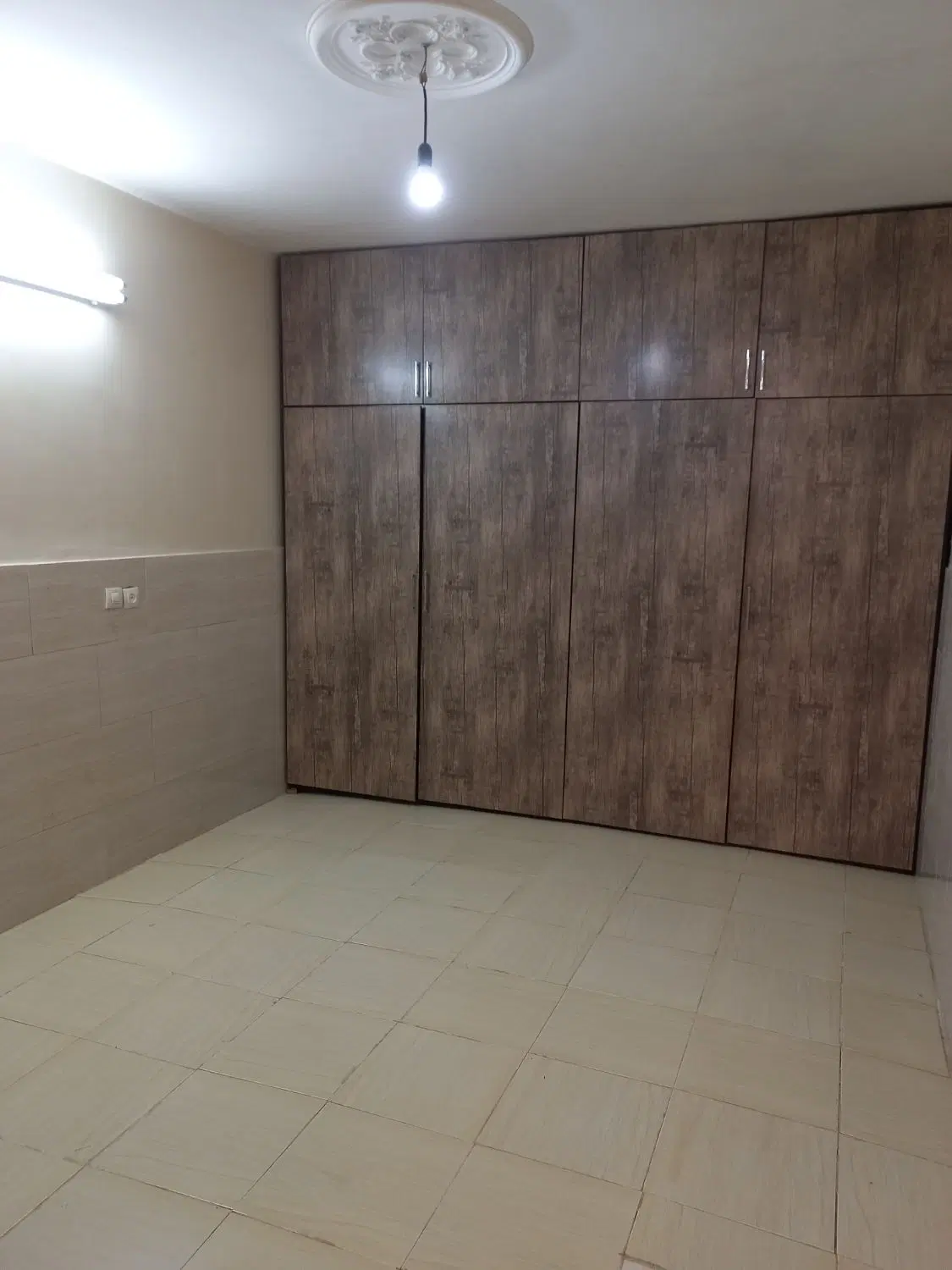 زیربنا ۳۲ متر در دو طبقه خیابان نفت
