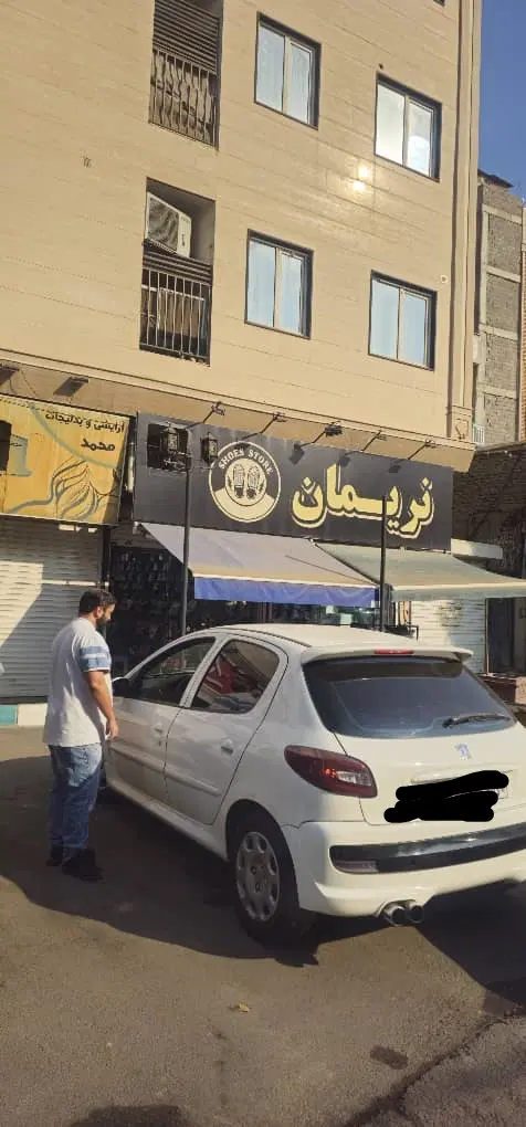 فروش ۱ باب مغازه ۳۰ متر اب برق گاز برخیابان