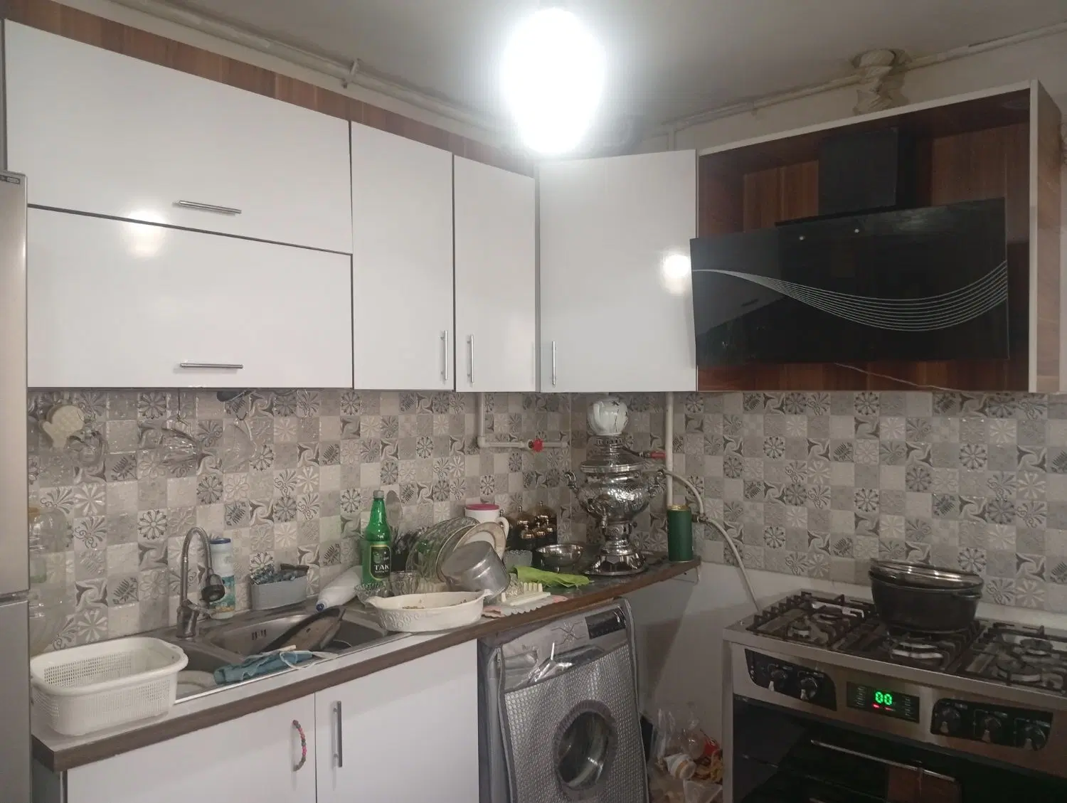 آپارتمان طبقه 2بالای همکف حاشیه خیابان 20متری