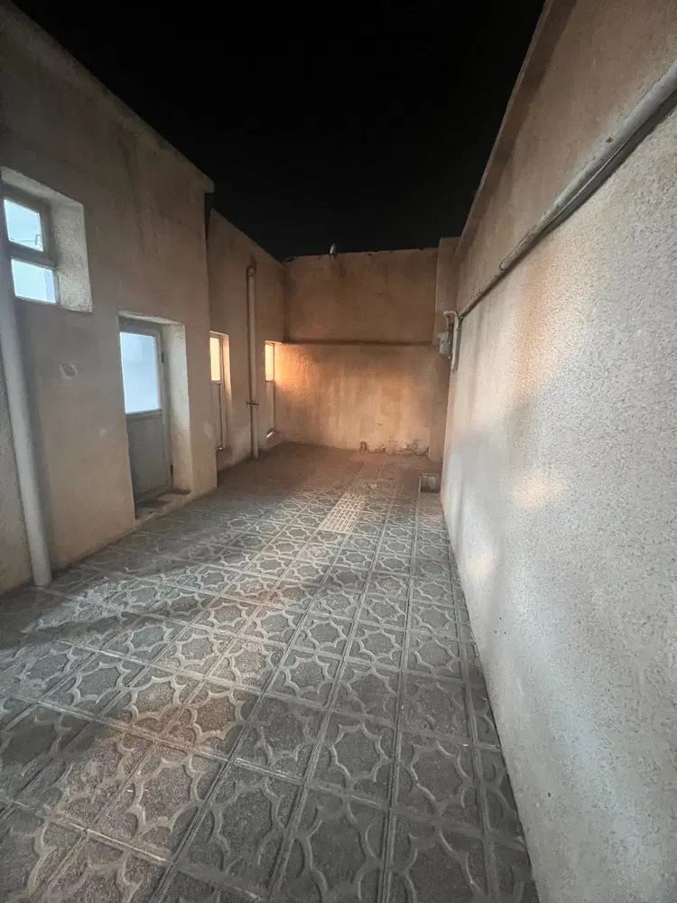 حیاط در ستارخان
