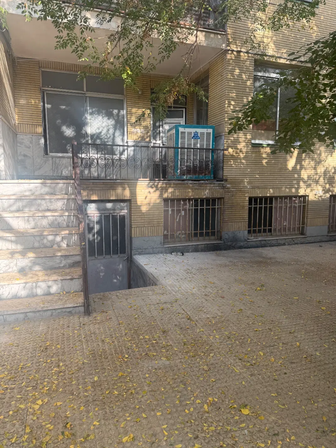 واحد ۱۲۰ متری دربست با ۱۰۰ متر حیاط اختصاصی