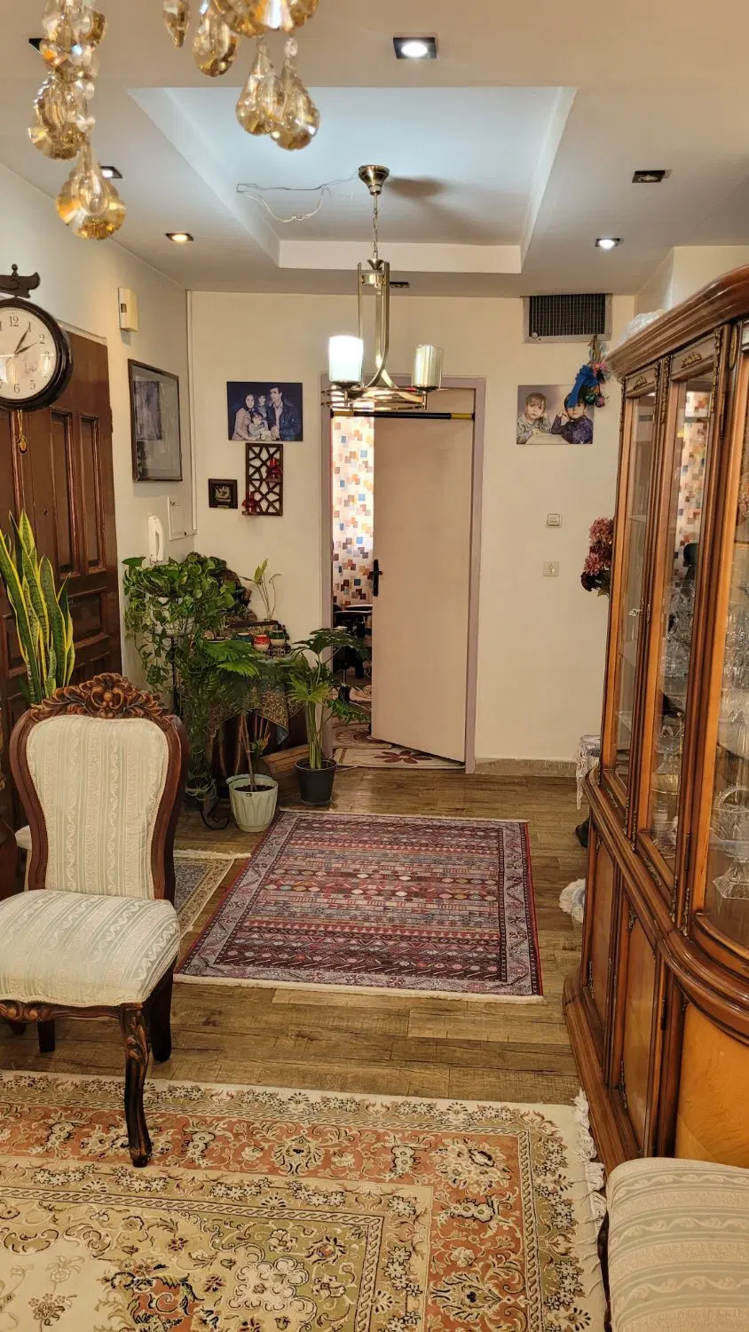 آپارتمان دربهترین لوکیشین واوان .اول خ مطهری