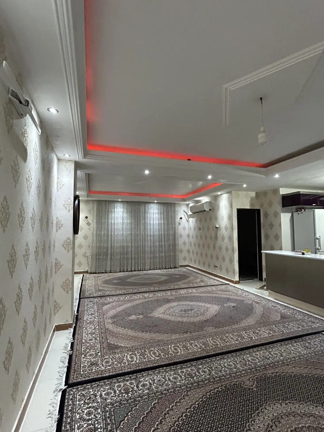 قاضی آباد بر خیابان تاپ لوکیشن