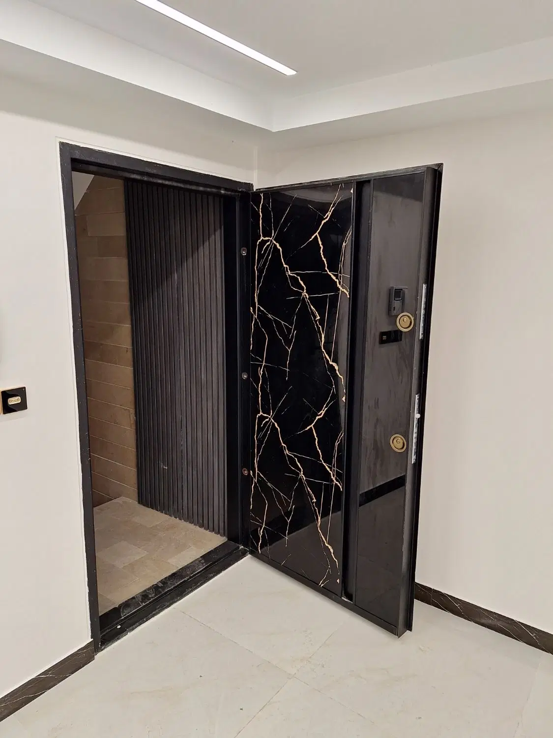 ۹۲ متر فول بازسازی_موقعیت تجاری_ آذربایجان رودکی
