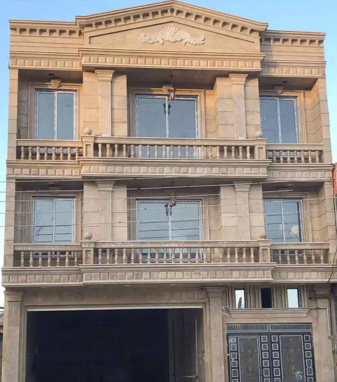 فروش منزل مسکونی ۱۶۷ متری  رو به خیابان