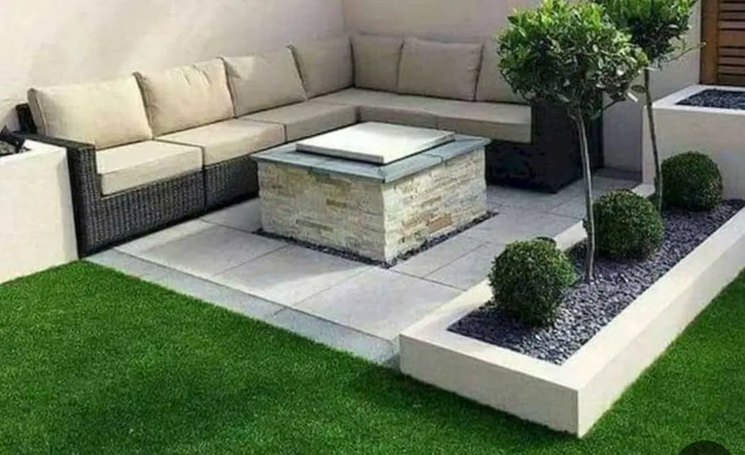 همکف فردوسی رو به آفتاب
