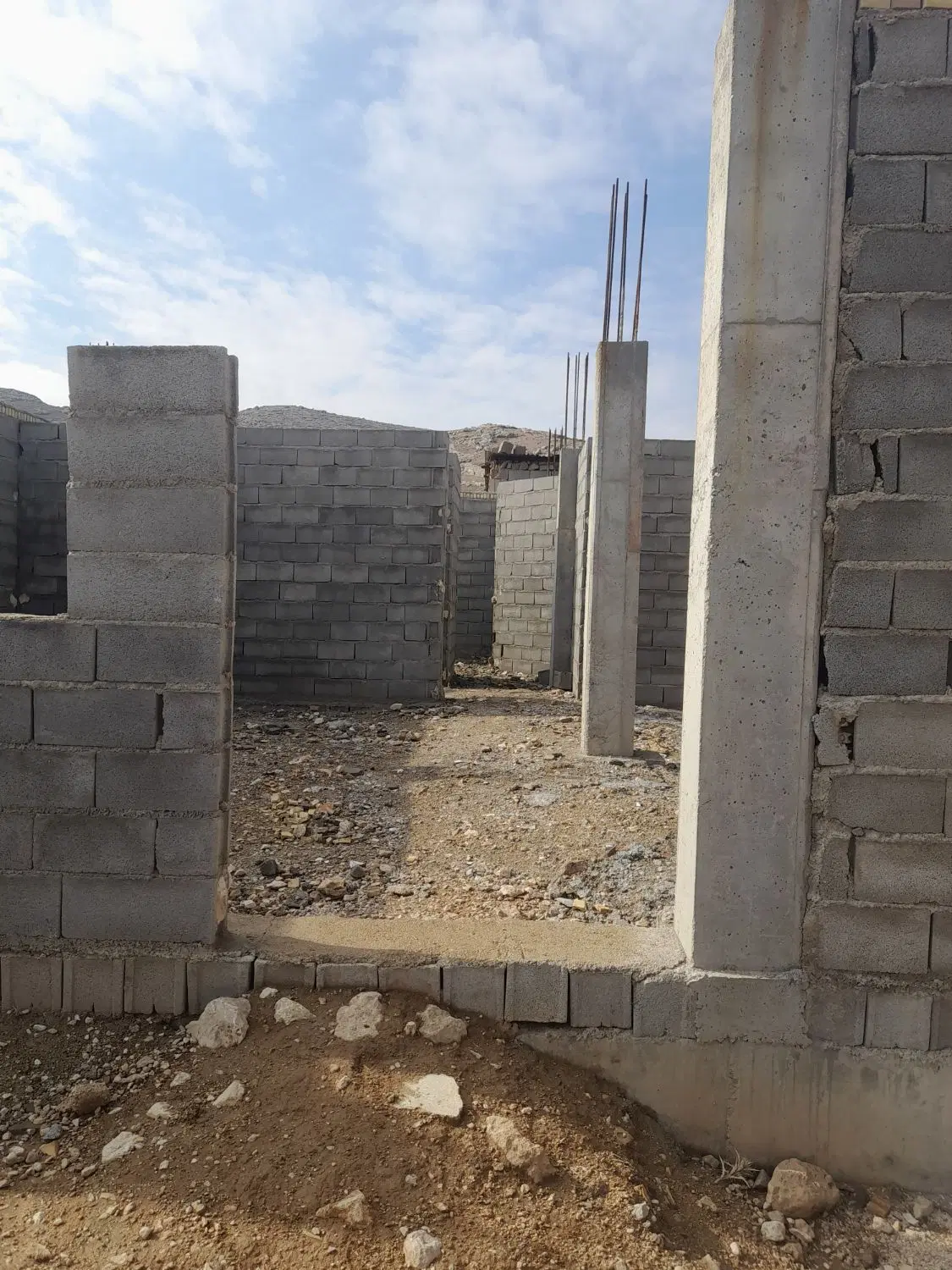 فروش خونه نیمه کاره ۲۰۰متری سند تک برگ