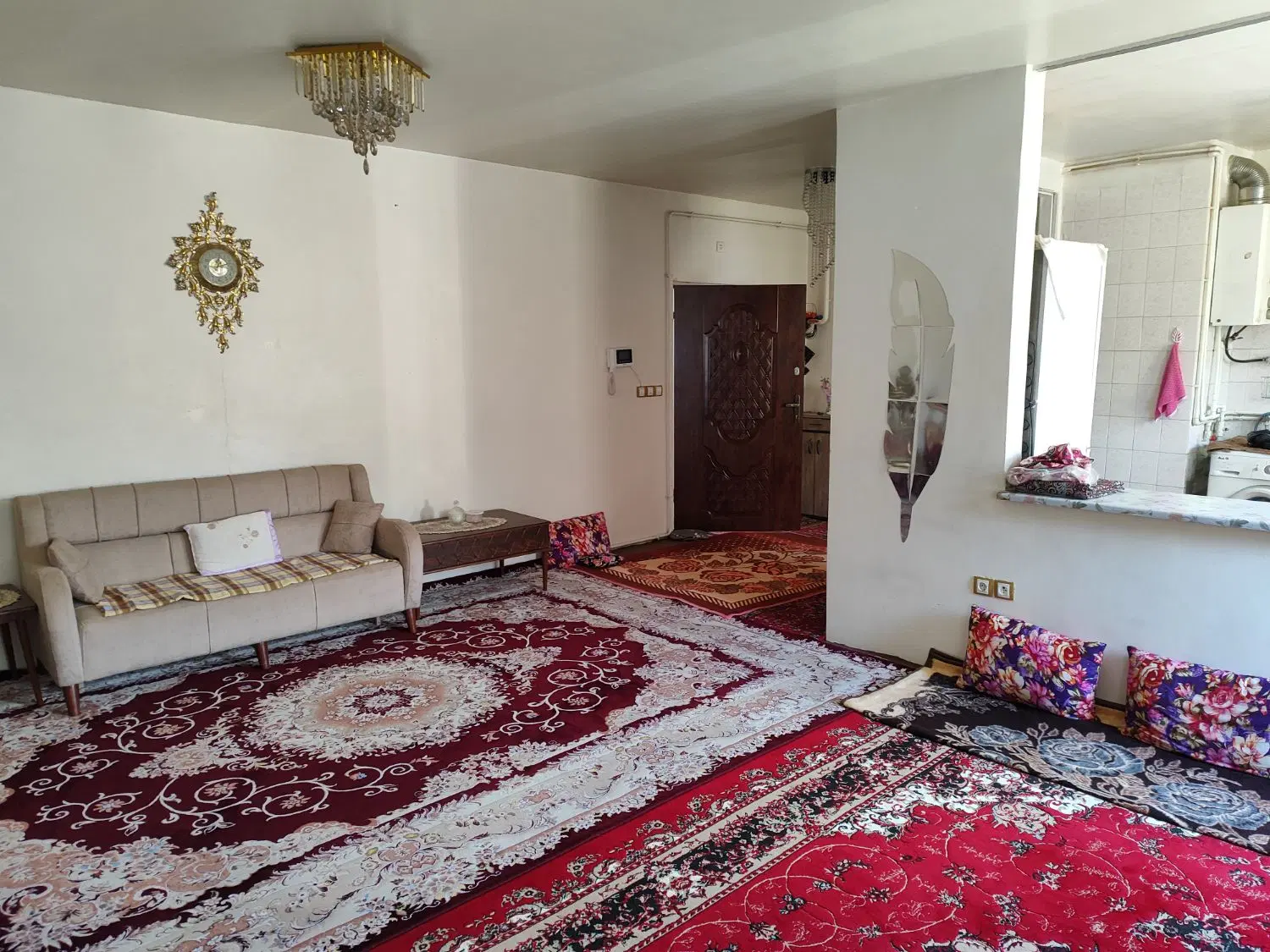 واحد ۷۰متری با پارکینگ ۲۵متری اختصاصی