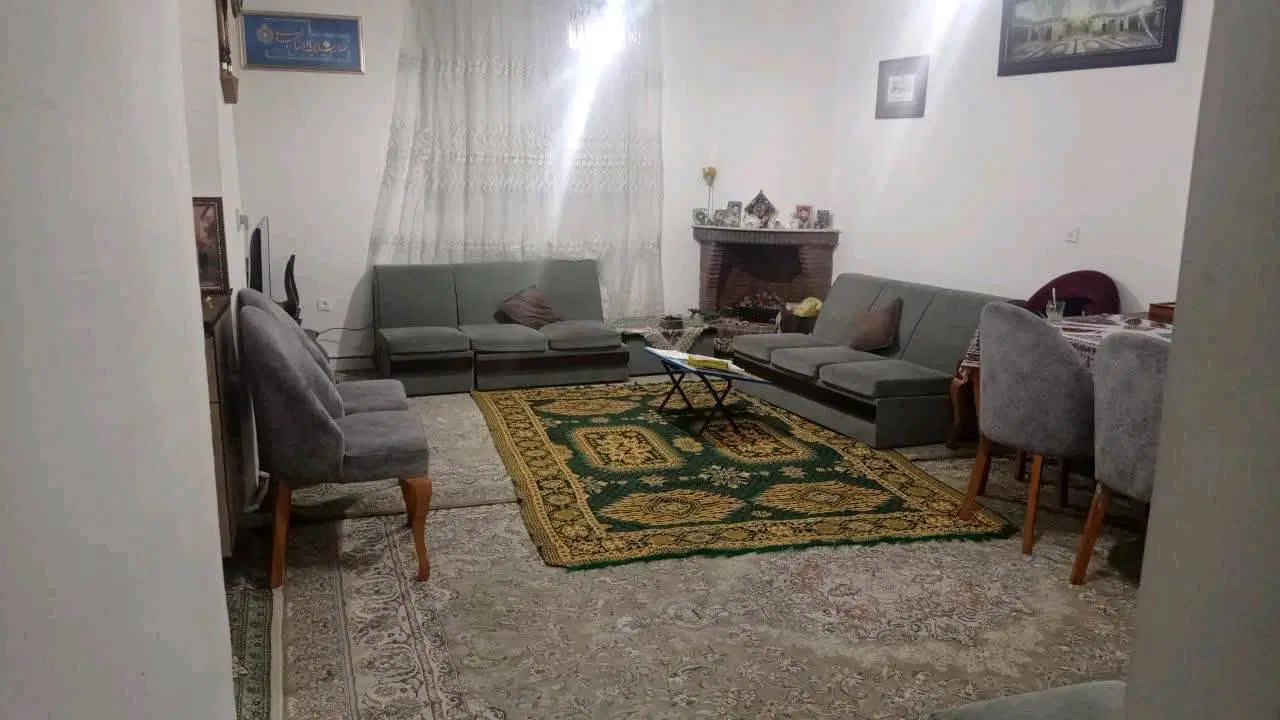 آپارتمان ۸۱ متر با پارکینگ و انباری