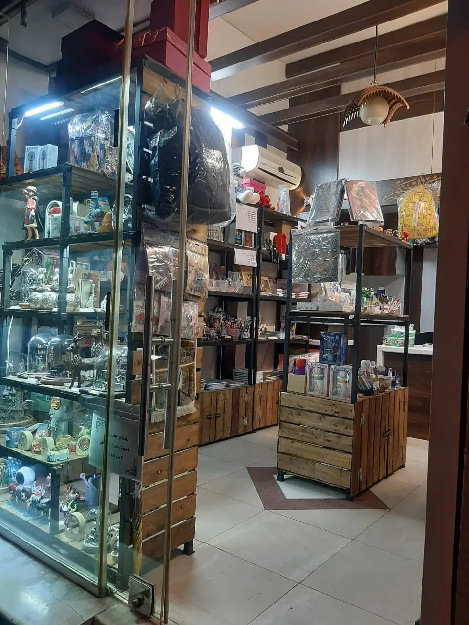 ۱۶ متر مغازه ‌‌، معلم
