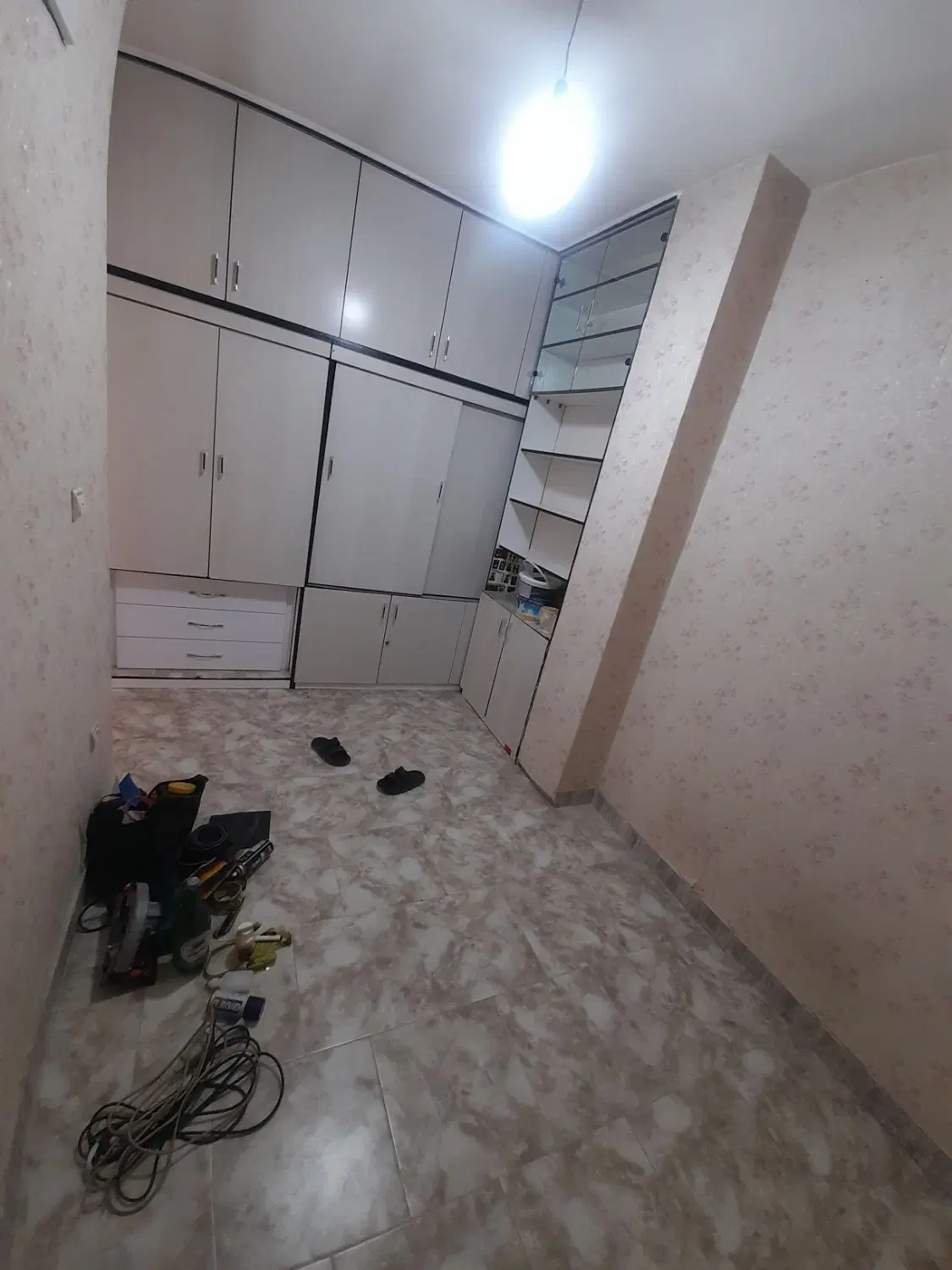 واحد ۶۰ متری سند دار و پارکینگ دار