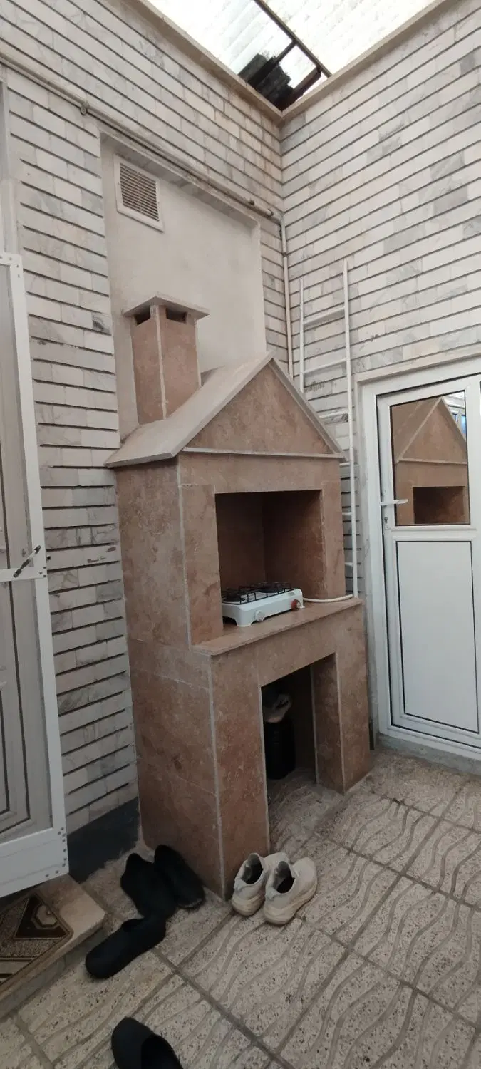 یک باب عمارت شش دانگ