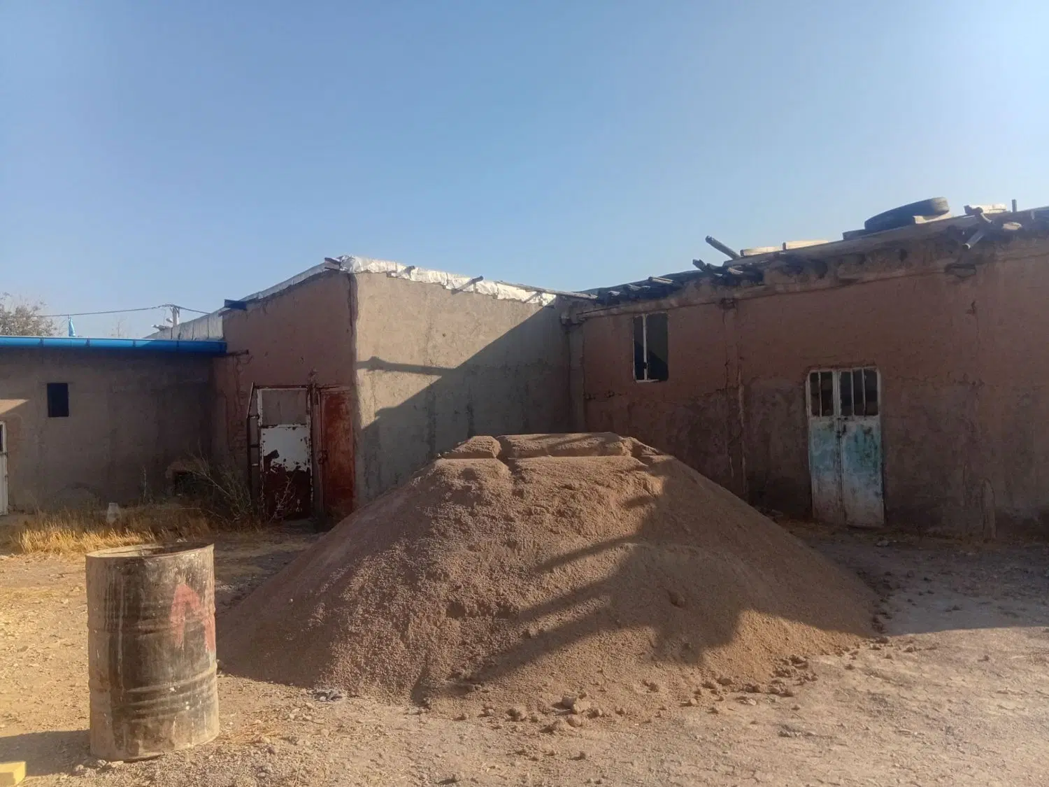 زمین با انباری