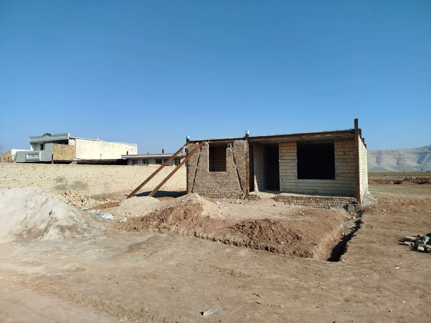 خانه ویلایی دیناروند