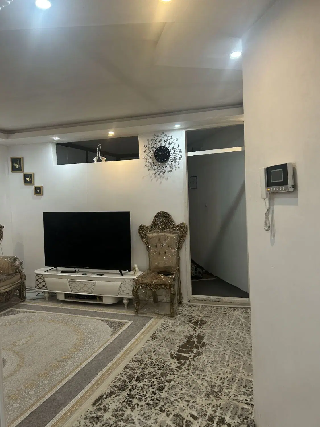 خانه ویلایی سه طبقه درحاشیه