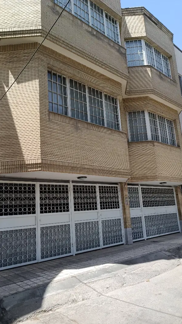 ویلایی ۲۵۰ متری جنوبی وکیل آباد باهنر