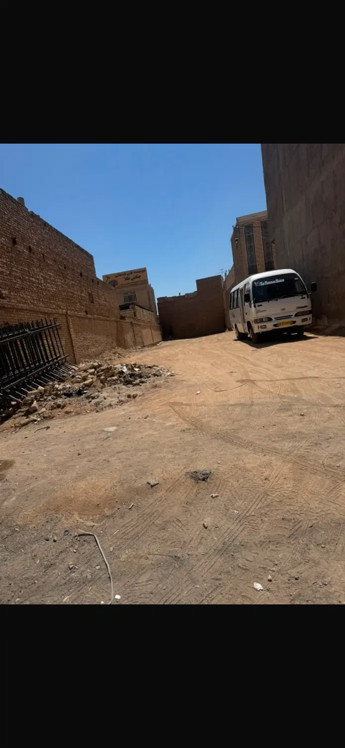 زمین محدوده میدان صنعت ۴۶۵ متر
