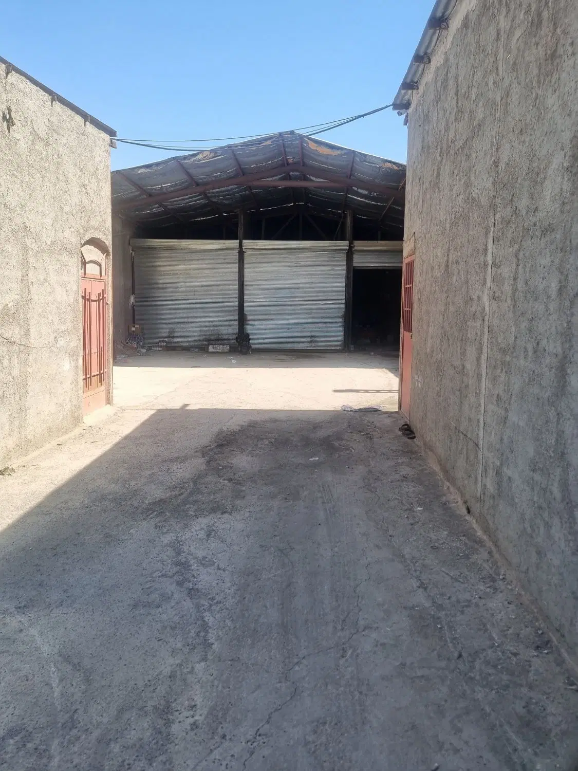 مغازه داخل گاراژ