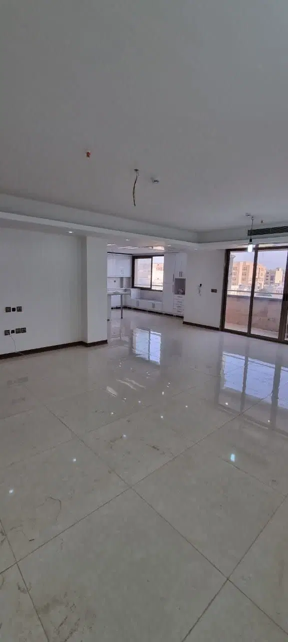 آپارتمان 135متری نوساز چهارباغ بالا