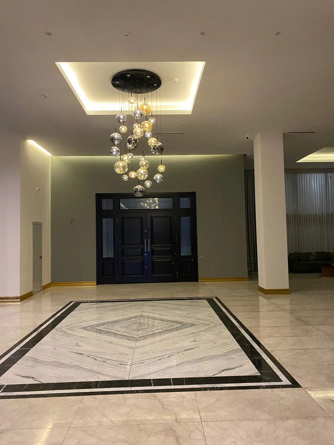 ۱۰۰ متر رو‌به نما