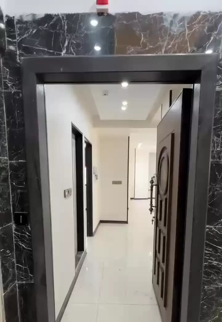۱۰۴ متر  نوساز با پارکینگ