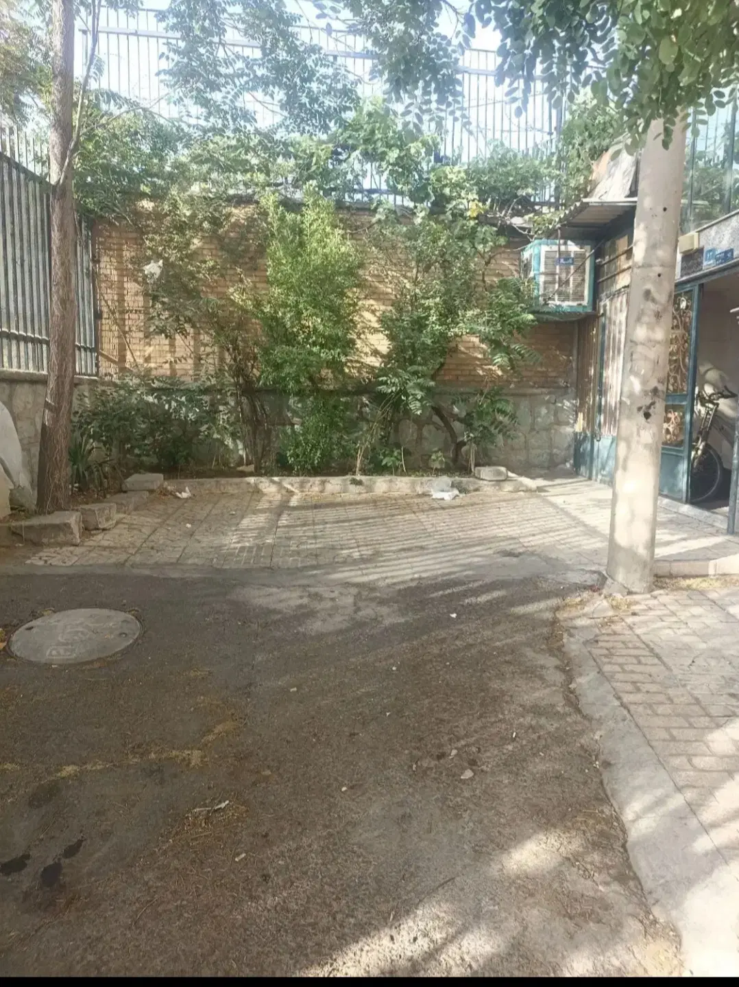 مغازه ۱۰ متری همراه بالکن مناسب فقط برای انبار