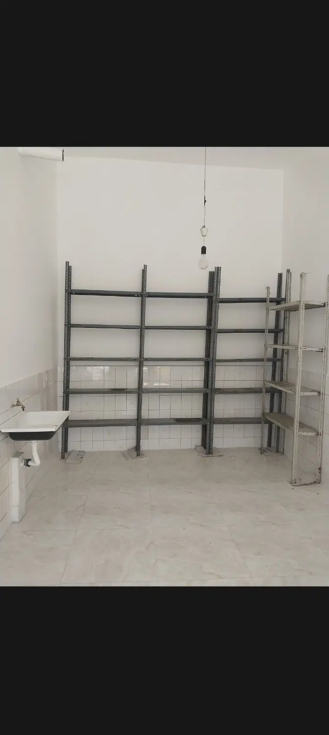 مغازه و انباری پزشکیان