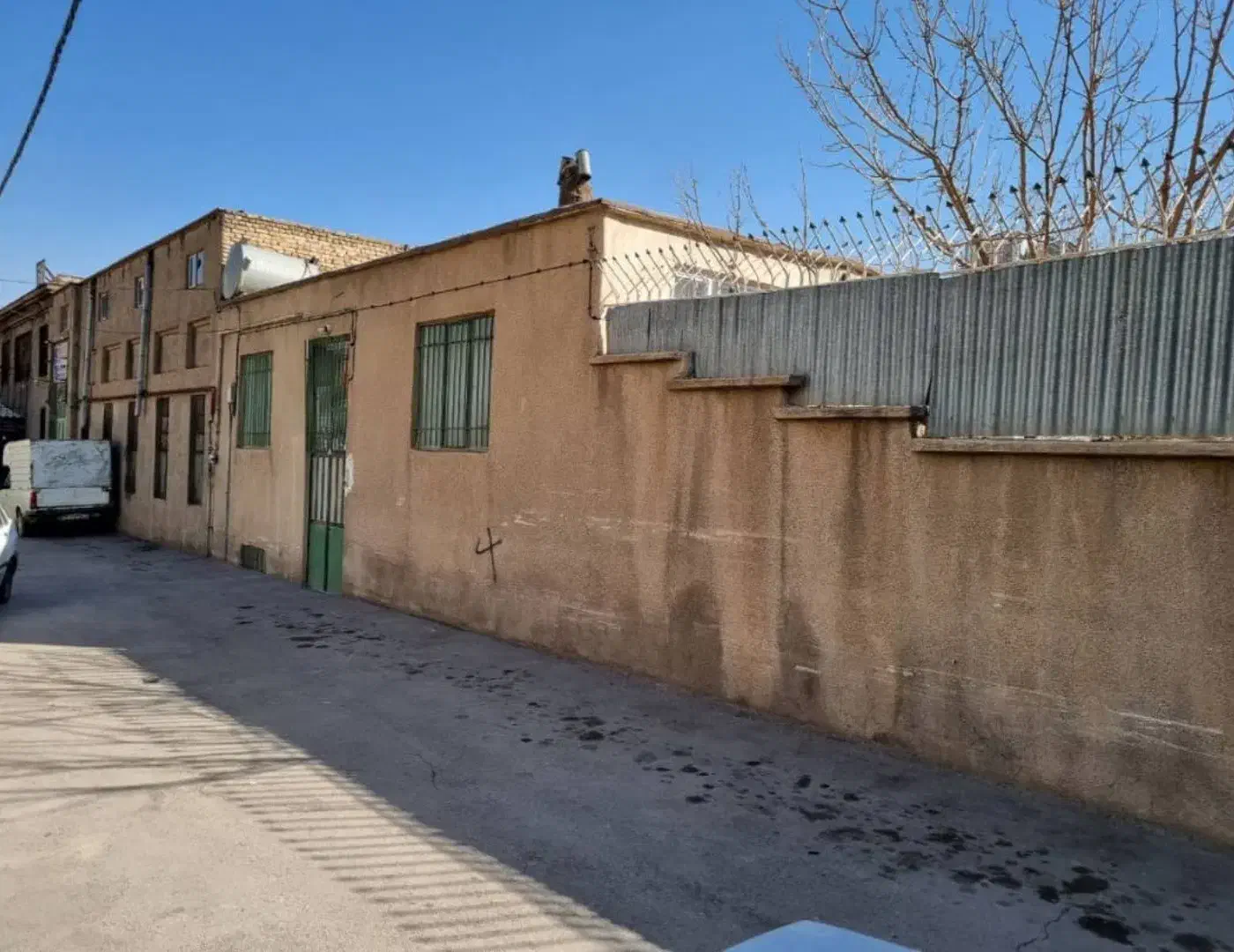 ملک مسکونی در ۱۷ شهریور
