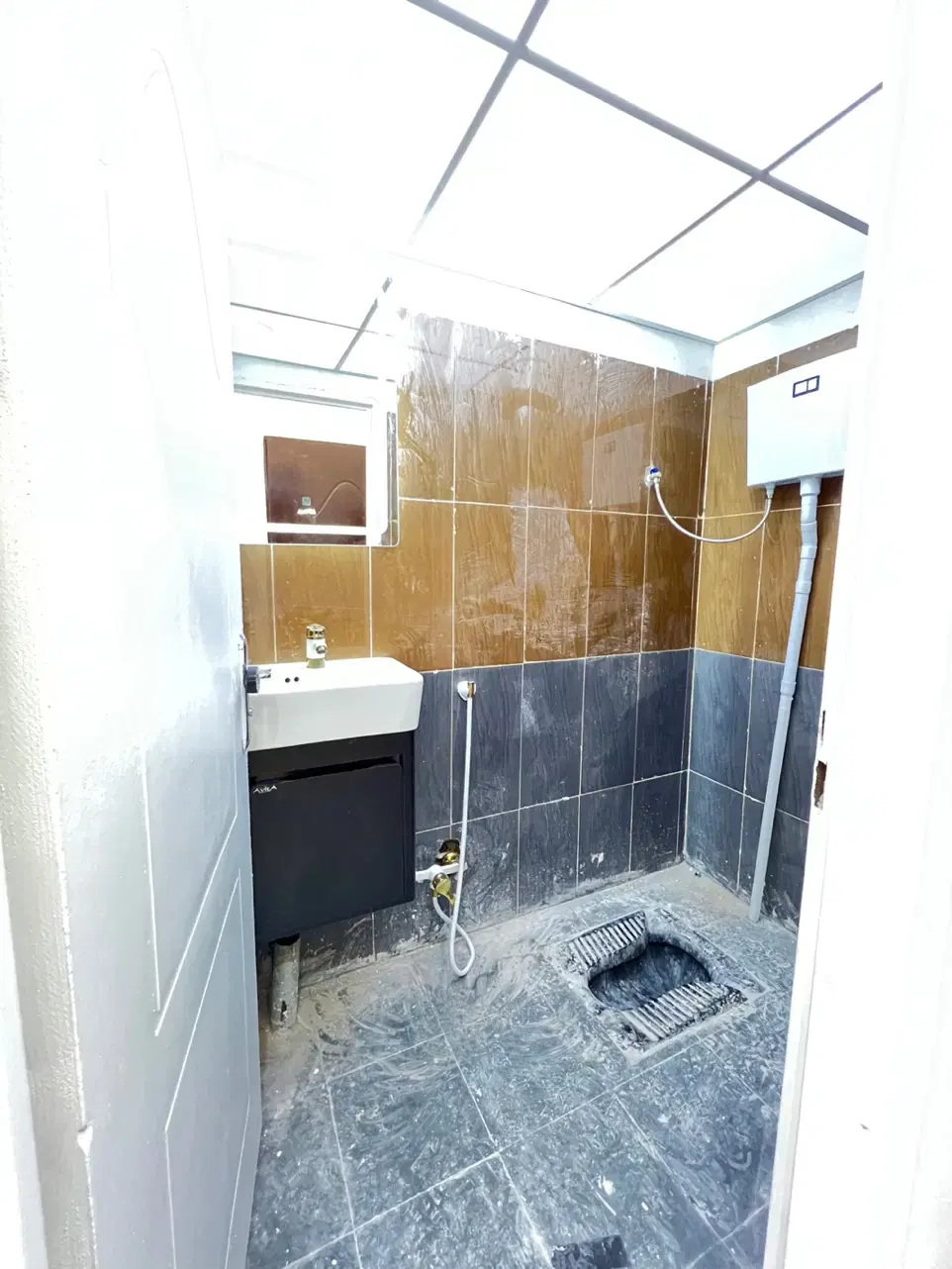 عروس منطقه ( پـارکینگ مـسقف ) ابـر لـوکـس