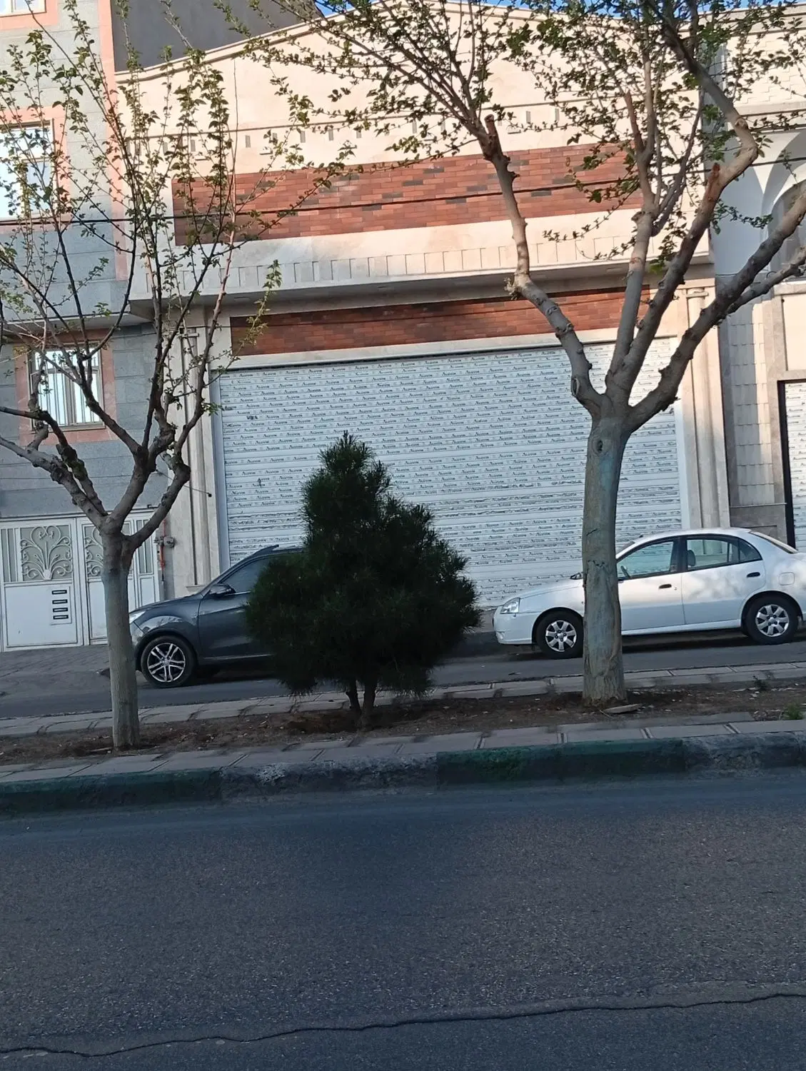حکیم الهی بر بلوار  تجاری و واحد مسکونی