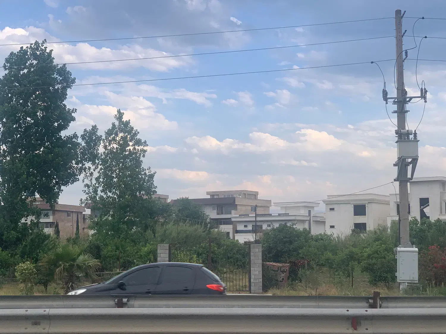 ۳۰۰۰ متر باغ مرکبات بر جاده اصلی در نوار ساحلی
