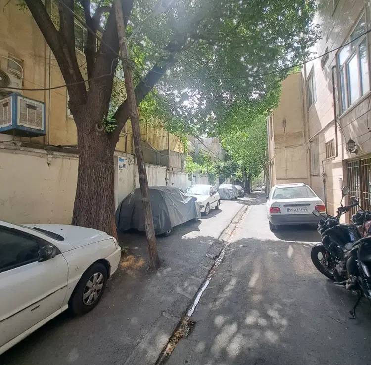 ملک قدیمی ۵۳ متری آماده ساخت مزایده