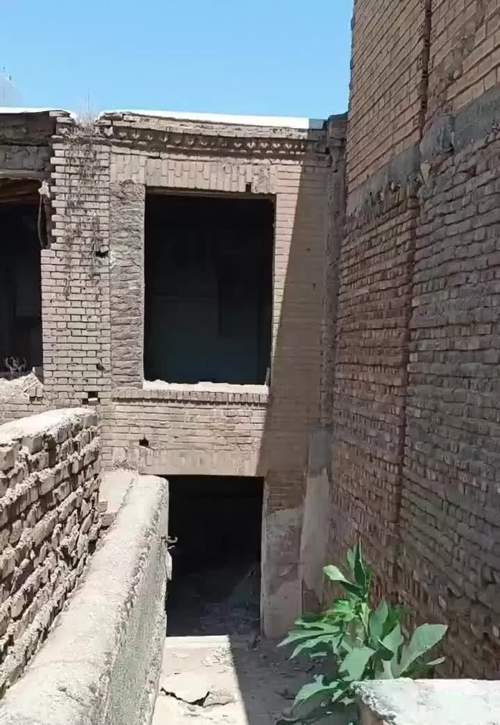 خانه مخروبه با امتیاز آب وگاز