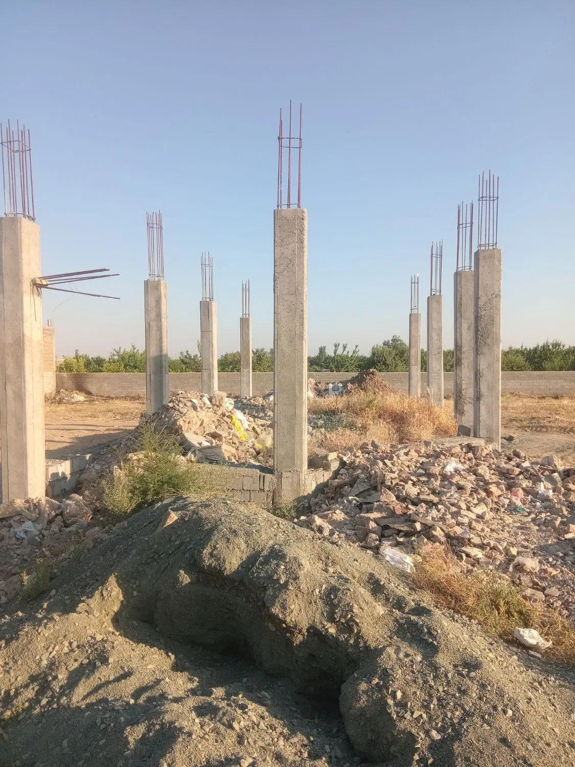 زمین نمیه کاره